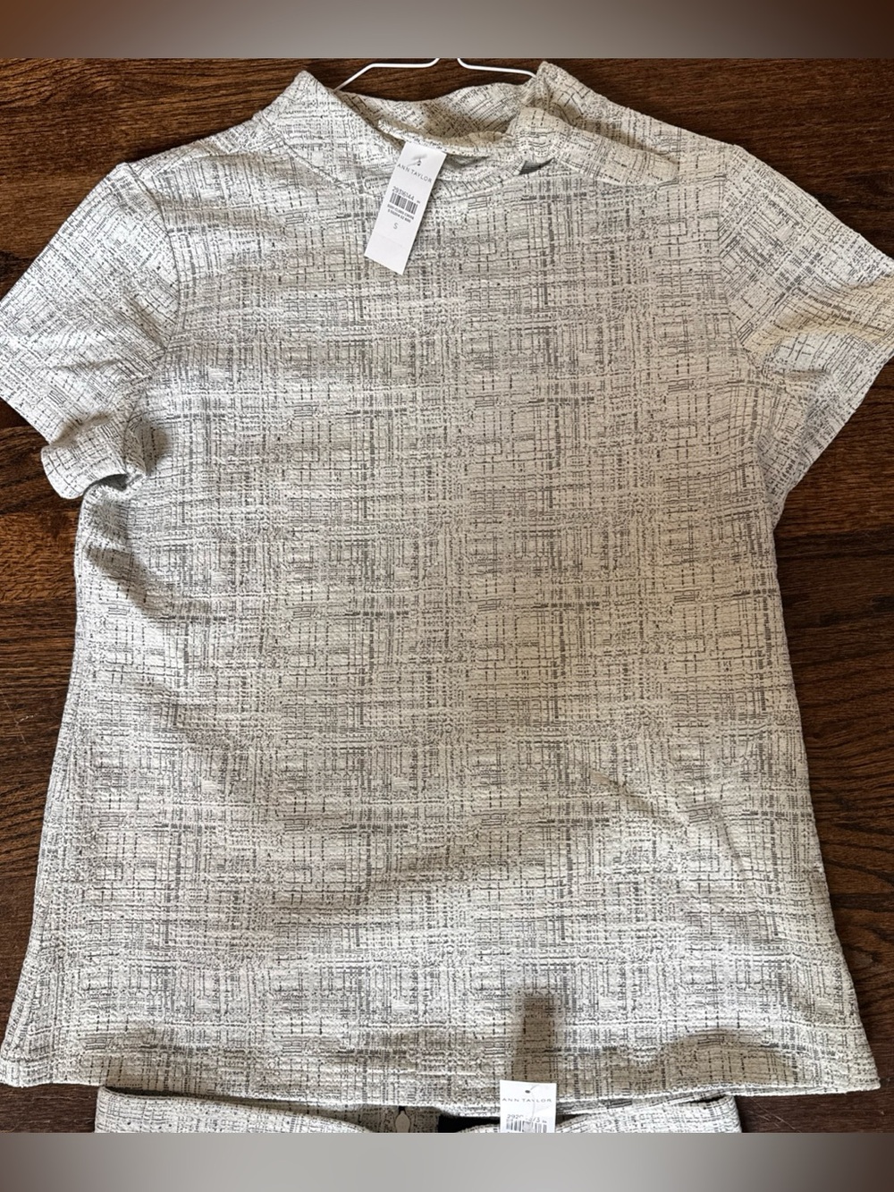 NWT Ann Taylor Gray & Cream Textured Cotton Blend Skirt & Top Suit. Size Small - Picture 2 of 10